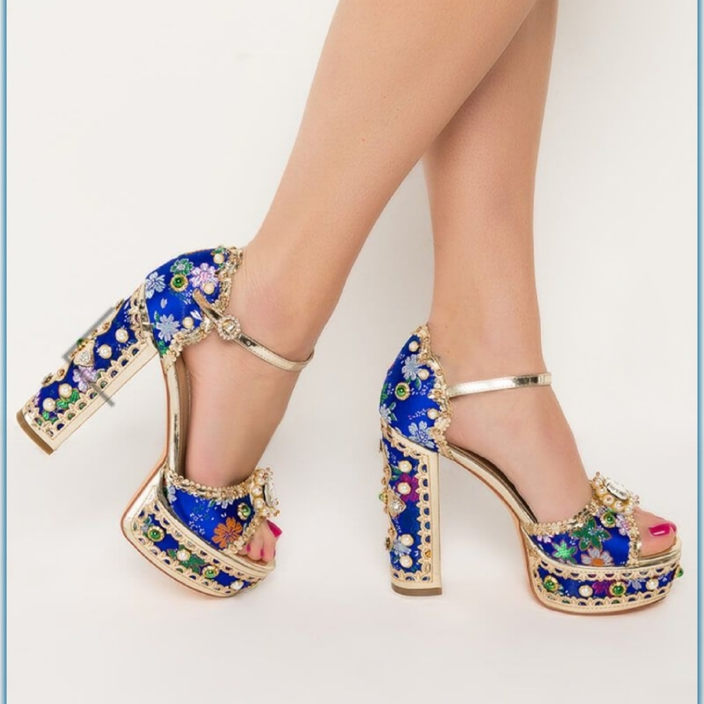 AZALEA WANG "AIM FOR THE EYES" CHUNKY HEEL SANDAL IN BLUE